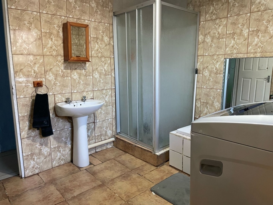 3 Bedroom Property for Sale in Molifi Tau Kloof Free State